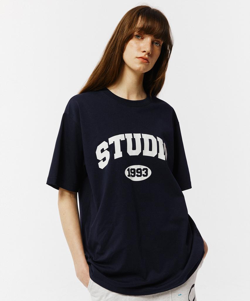 1993STUDIO Arch Logo T-Shirt_Navy