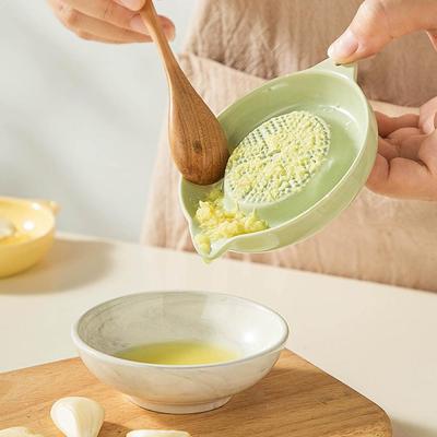 White Simple Style Ceramic Ginger Grater Tool Hand Grinder Garlic Masher Portable Porcelain Carrot Ginger Grinding Kitchen Tool