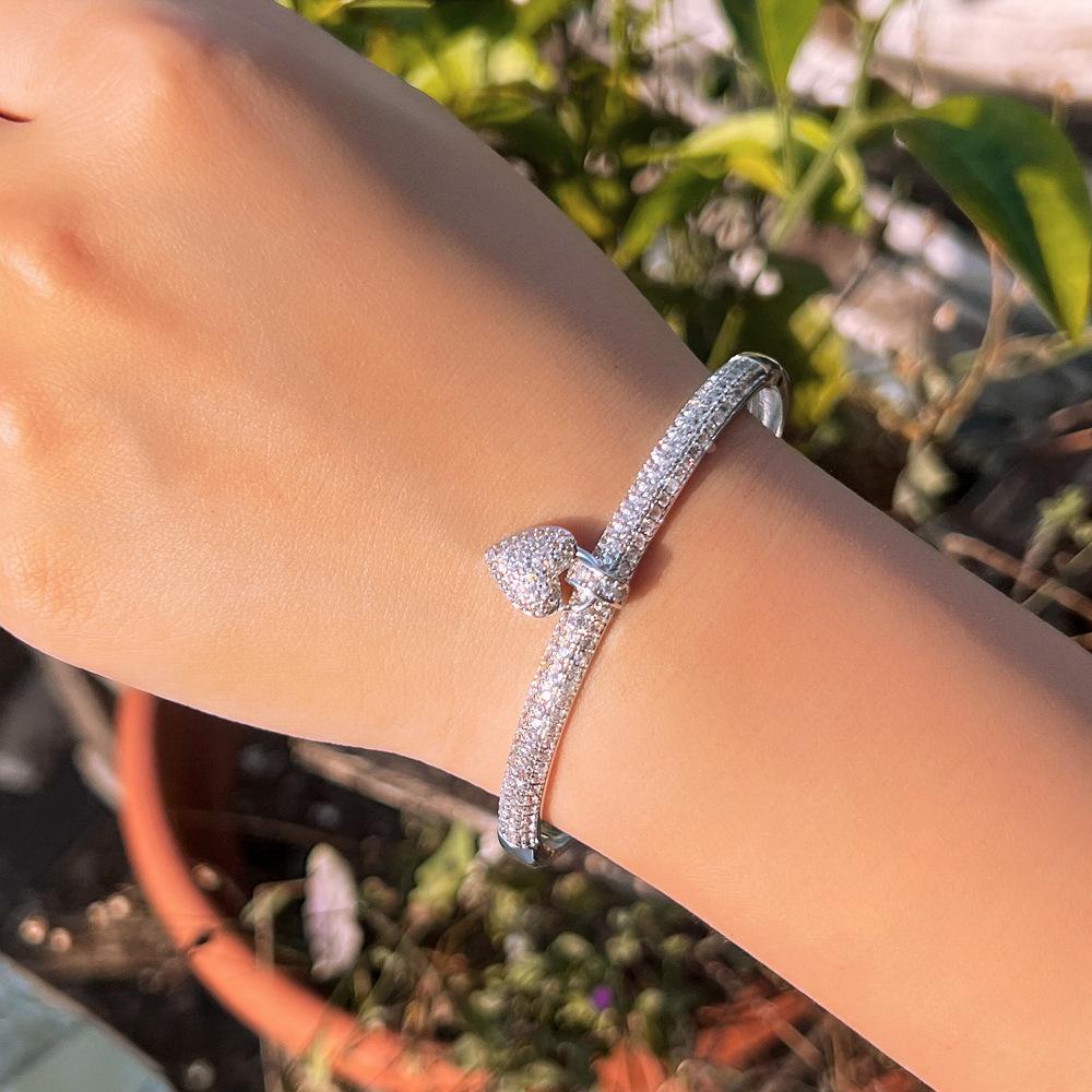 Personalized Light Luxury Full Diamond Heart Pendant Bracelet Slightly Inlaid Zircon Live Love Bracelet Hand Jewelry