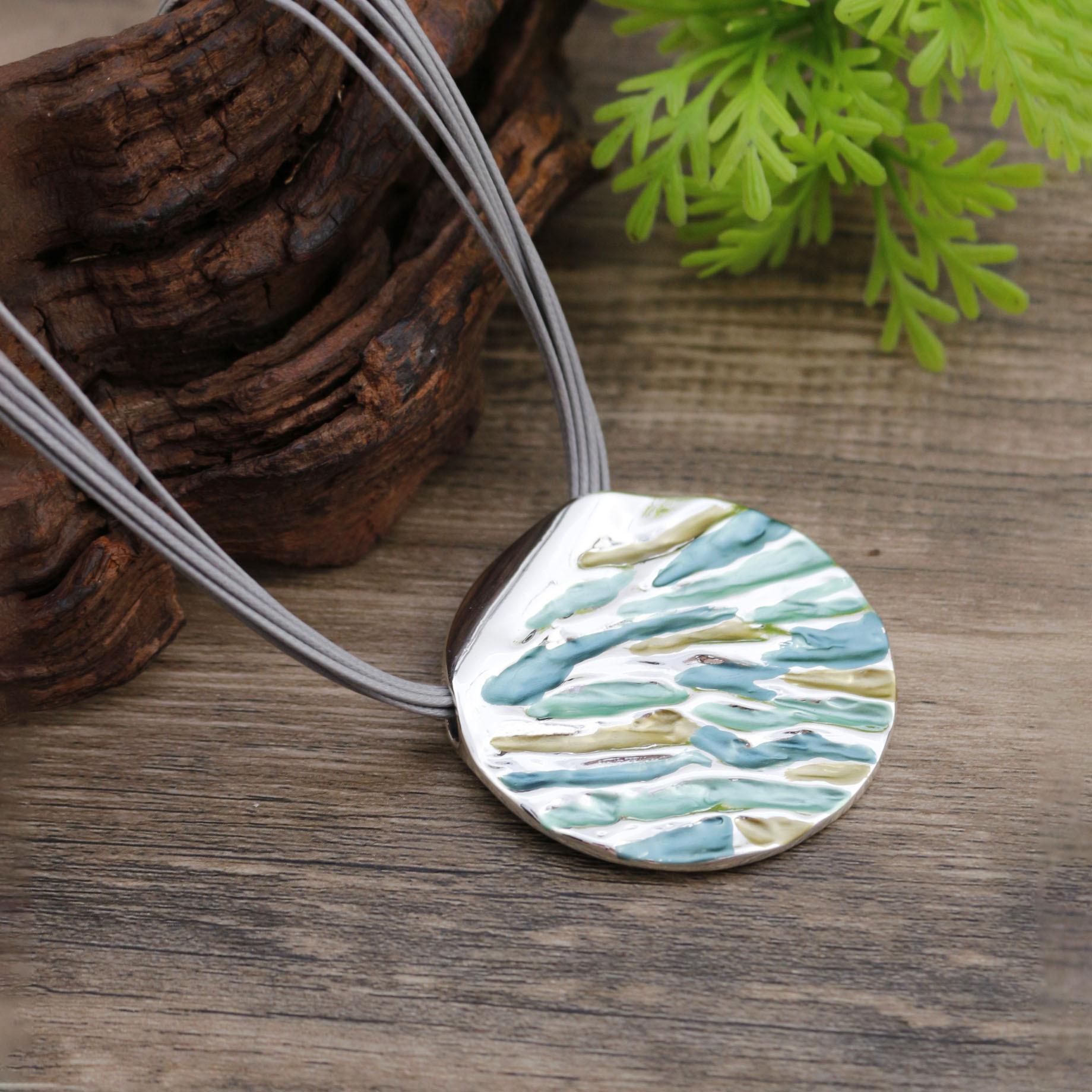 

Новое эмалевое цветное круглое геометрическое ожерелье на кожаном шнурке с магнитной застежкой, женский преувеличенный магнитный кулон-диск