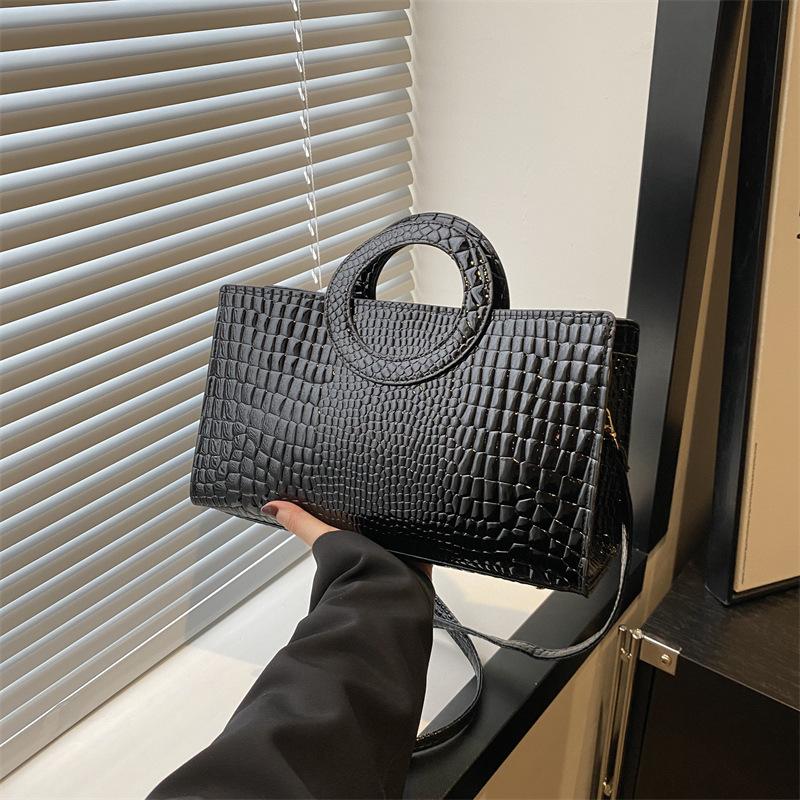 Crocodile Pattern Leisure  New in Large Capacity Commuting Retro Single Shoulder Diagonal Straddle Women's Armpit Hand Bag
