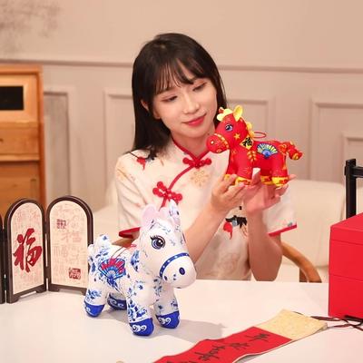 Jahr des Pferdes Maskottchen Plüschtier Puppe Guochao bedruckter vierbeiniger Pferdeanhänger Tierkreiszeichen Pferd Puppe Puppenanhänger