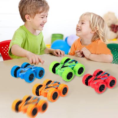 4 szt. Dwustronny Samochód Stuntowy z Klapką Zabawka Cztery Koła TPR Napęd Inercyjny Samochód Ciężarowy Zabawka Pojazd Terenowy Zabawka dla Maluchów Chłopców Dziewczynek Prezenty