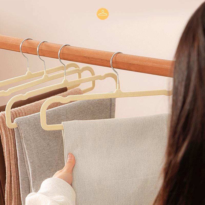 10-30 Stück Kleiderbügel, Samt Rutschfest Kleiderständer für Schrankaufbewahrung, Heim Erwachsene Kleider Organizer für Hosen Mäntel Schal
