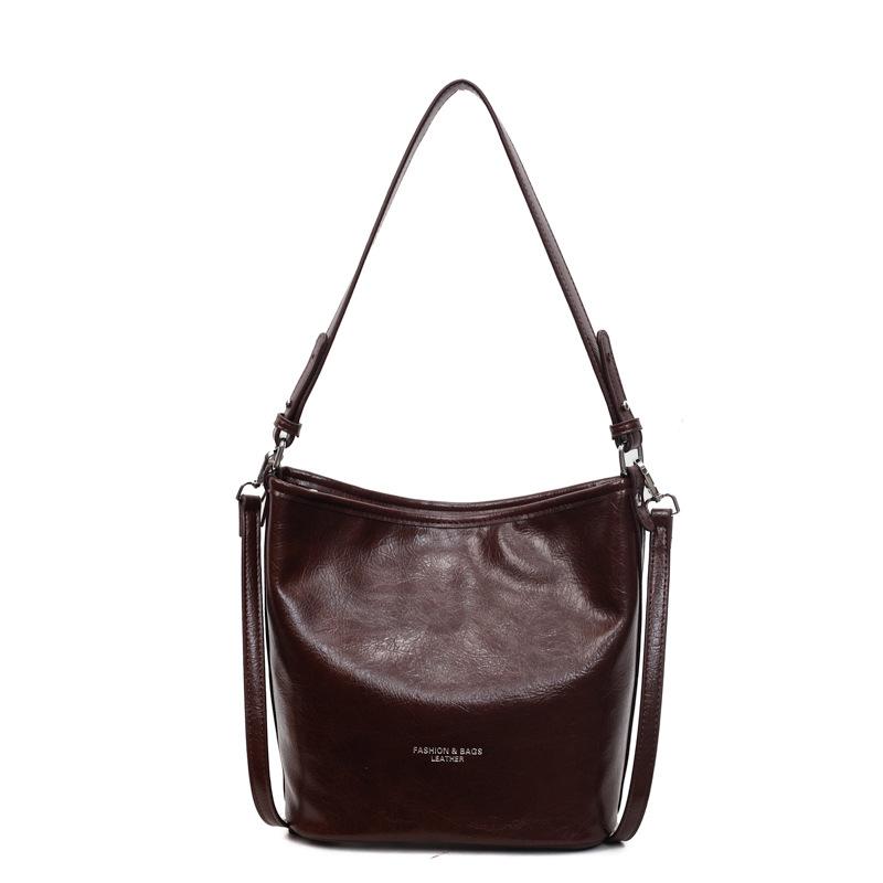 Large capacity fashion tote bag women's new retro commuter underarm bag women's niche shoulder messenger bag