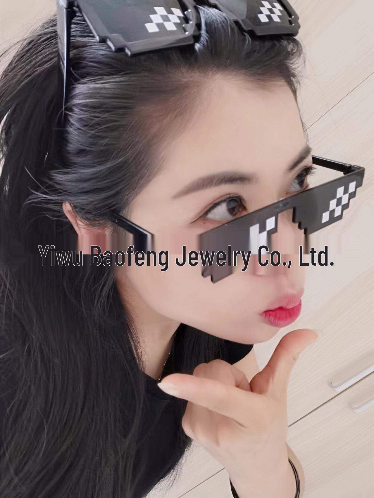 Cute Cartoon Prank Sunglasses - Funny Sand Sculpture Photo Prop for Parties and Birthdays
