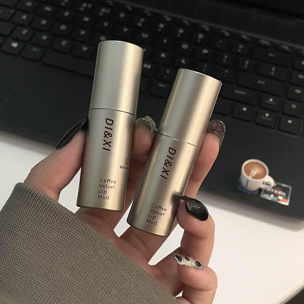 Brillo de Labios Mate de Terciopelo Tubo Plateado DIXI: Labial Blanqueador, Pigmentado, de Larga Duración, No Pegajoso.