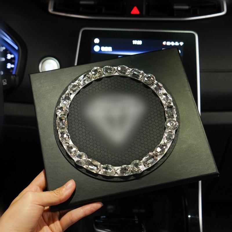 

Автомобільна подушка проти ковзання з мультяшним ромбовидним кріпленням для мобільного телефону в накладці для вимірювання подушки Автомобільна подушка Автомобільна подушка з внутрішнім орнаментом