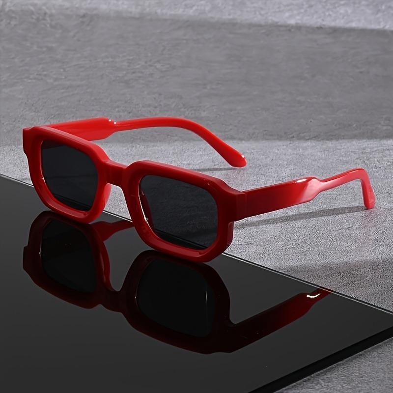 The Lightweight and Durable Design of The Unisex Simple Box Glasses Is Suitable for Daily Fashion Accessories