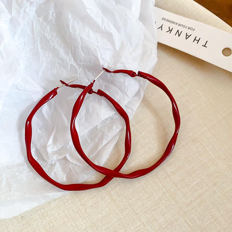 Silver Needle Red Drip Geometric Ear Cuffs - Retro Light Luxury Earrings for Women, Autumn/Winter Collection