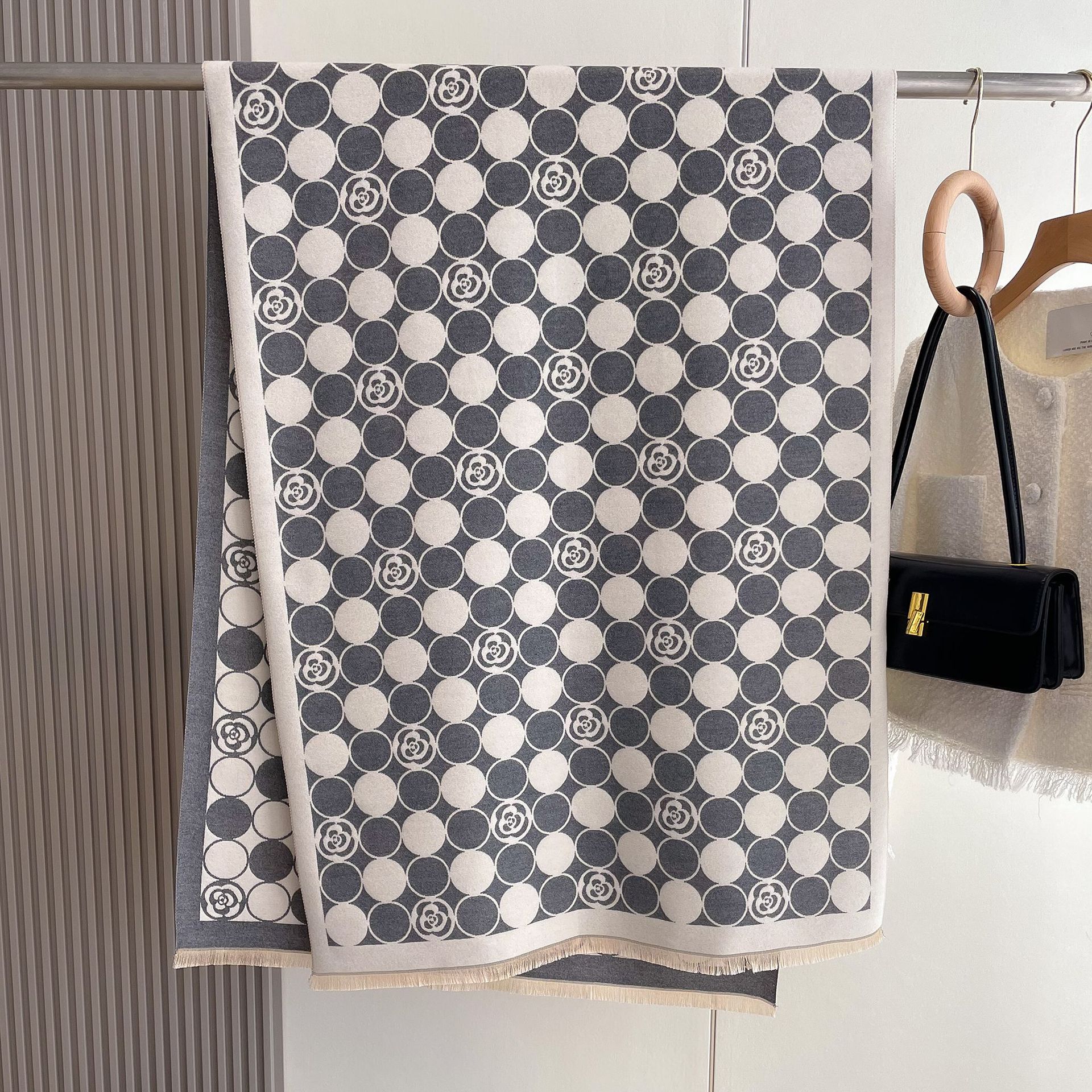 

Зимний шарф из имитации кашемира Женский шарф с камелией Корейская версия Шаль ДунДэмэун Универсальный Милый Утолщенный шарф Тренд 180*65 серый