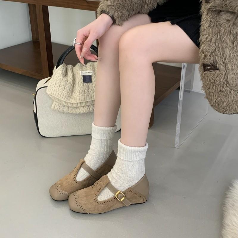 Retro T-buckle Mary Jane women's shoes in the autumn of 2025 new round head simple versatile buckle light mouth single shoes