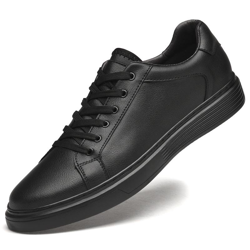 Schnürlose Herren-Skateschuhe aus echtem Leder - Weiche Sohle, Atmungsaktiv, Vielseitig, Minimalistisch, Große Größe 46, Flaches Weißes Design.