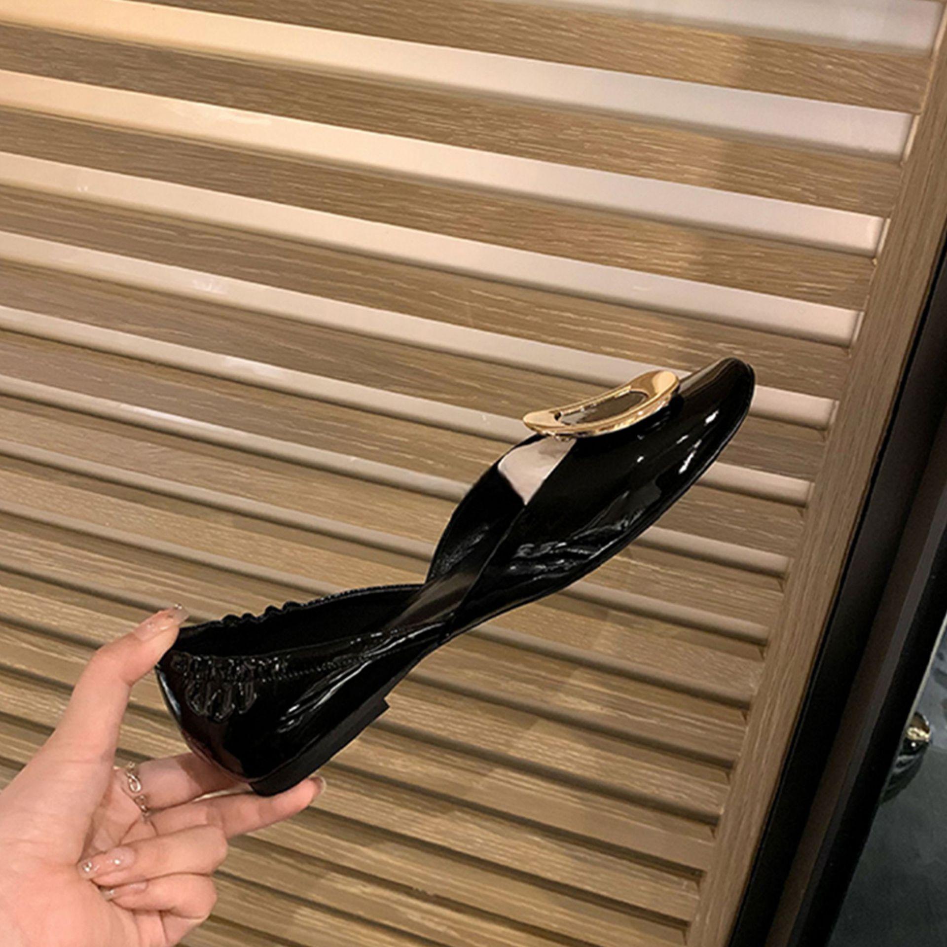 

[Women s shoes source Litong] office lady~ chips square buckle pleated hollow flat single shoes women s grandma shoes 35