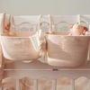 Geräumiger hängender Kinderzimmer-Organizer Baby-Gitterbett-Aufbewahrungskorb für essentielle Windeln Spielzeug Tragbares Leichtgewicht-Design