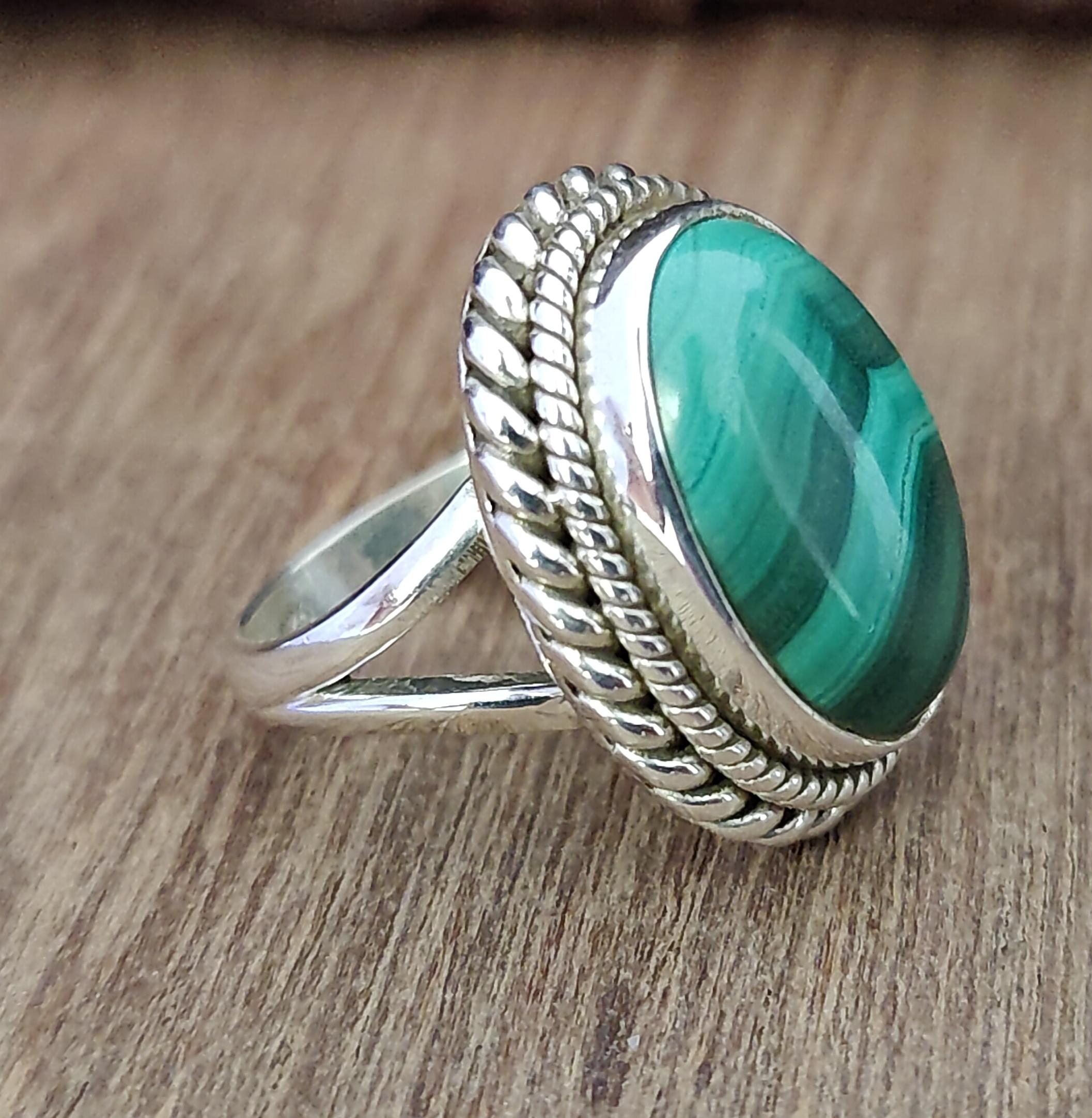 

Кольцо с натуральным малахитом, серебряное кольцо ручной работы, кольцо из стерлингового серебра 925 пробы, дизайнерское кольцо с овальным малхитом 12