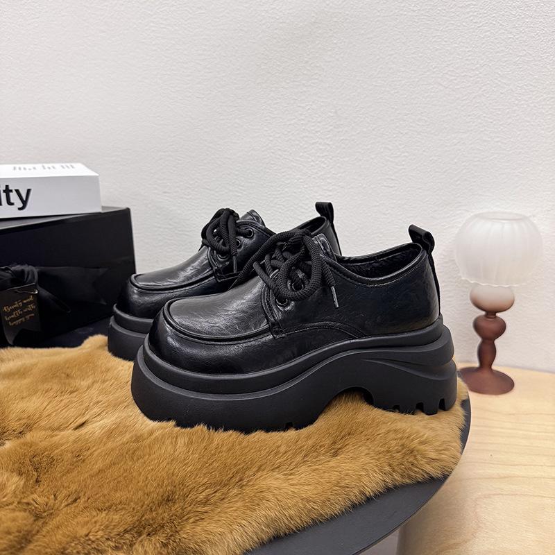 Platform small leather shoes women's British style autumn 2025 new French black single shoes heightening lace-up muffin loafers