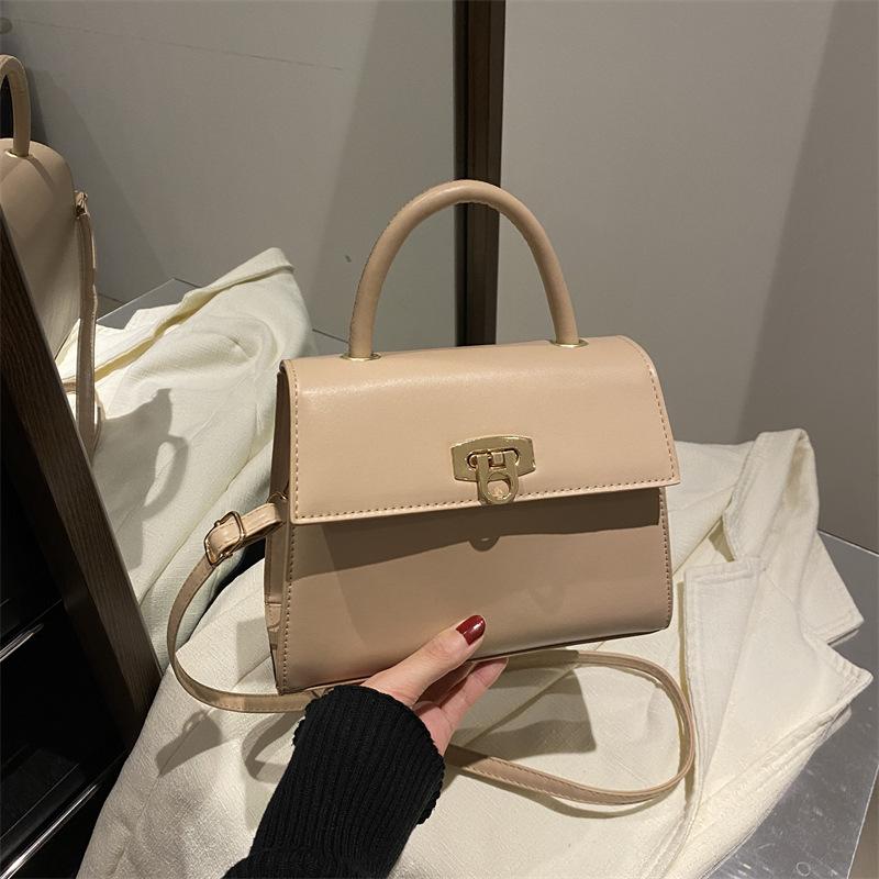

Korean version of textured small square bag chain, foreign style women s bag women s 2025 new fashionable solid color shoulder messenger bag хаки