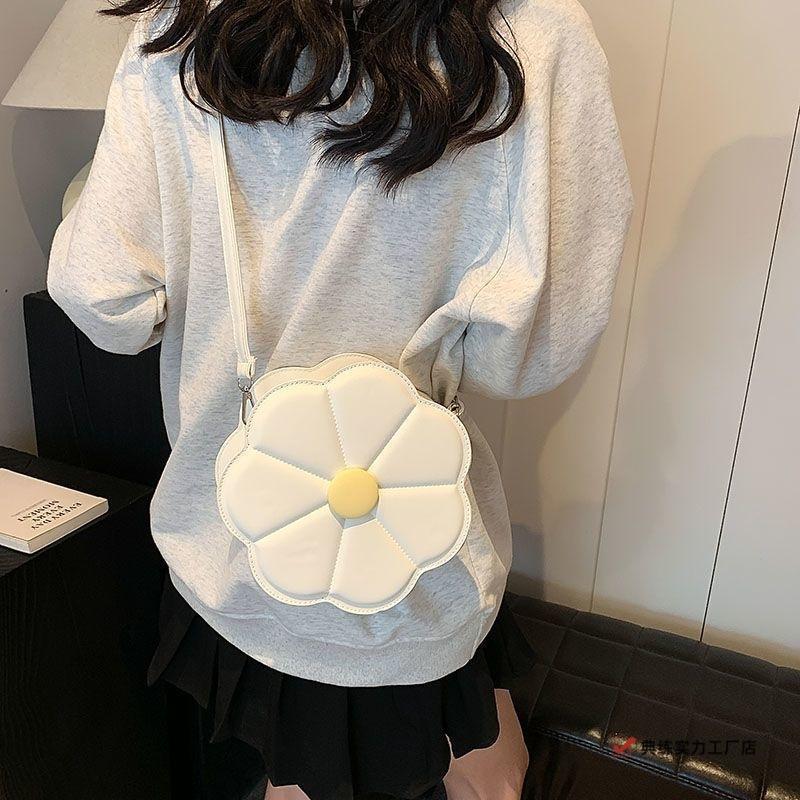 Flower bag Korean version versatile sweet portable small bag versatile simple niche design shoulder messenger bag
