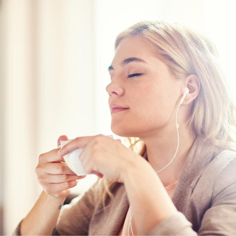 Universal 3.5mm Corded Earbud For Smartphones Tablets Laptops Tangles Resistant Design for Various Mobile Devices