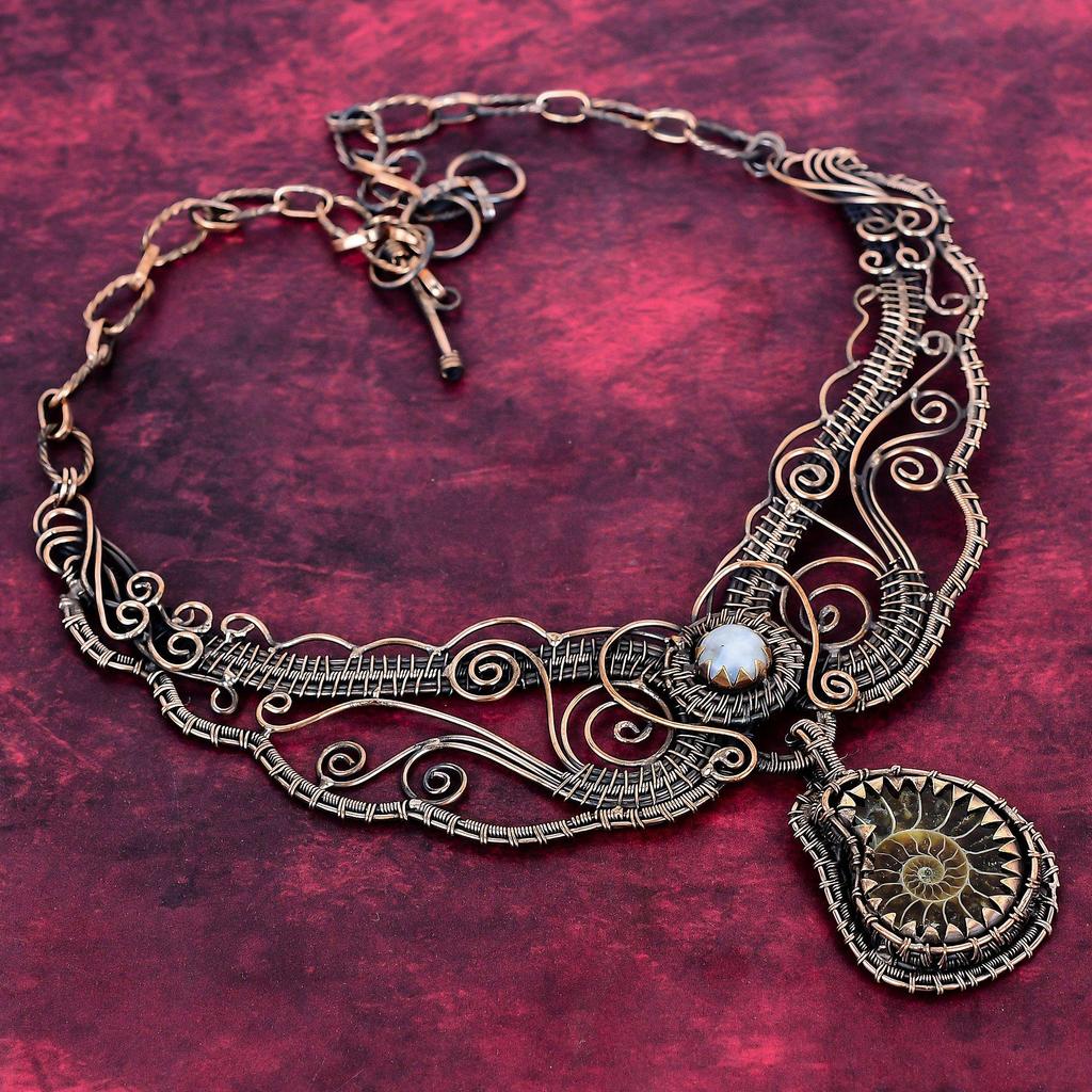 Collier Fossil Ammonite Collier Pierre de Lune Arc-en-ciel Collier Réglable Enroulé de Fil de Cuivre