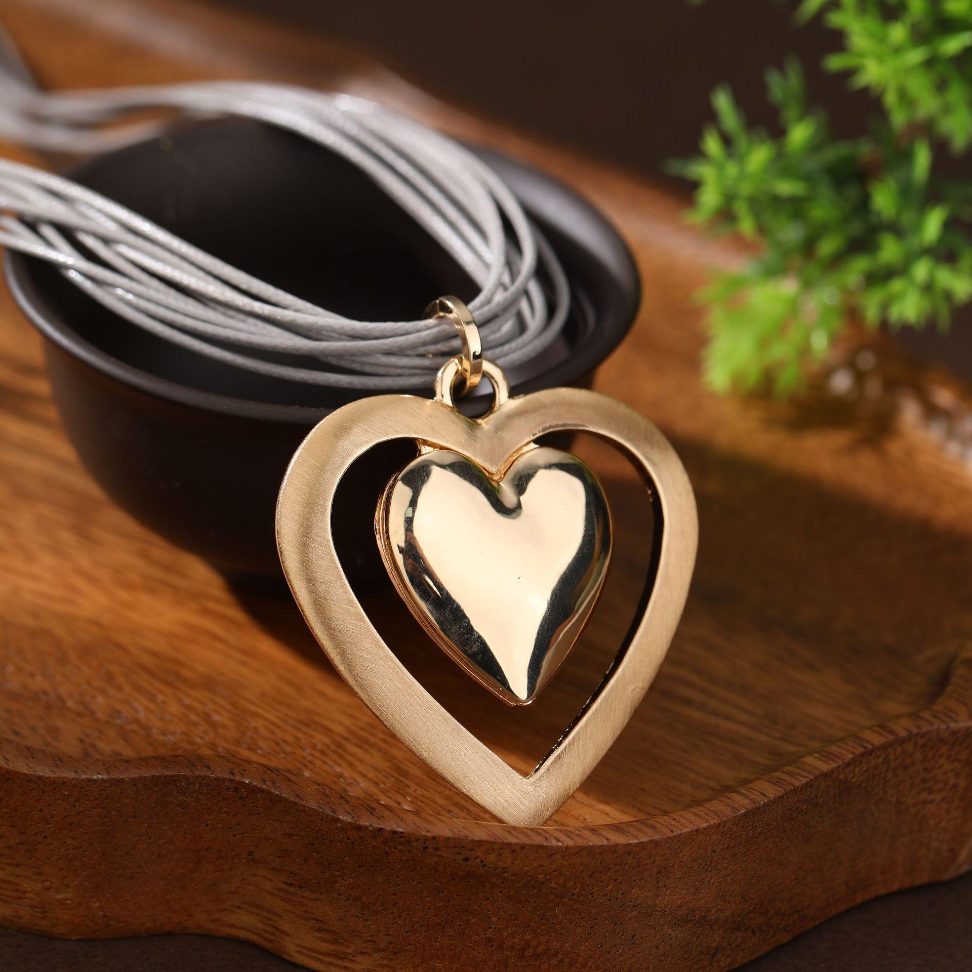 

Новая ручная работа Матовый кулон Любовь Женская мода Богемный Блестящее сердце Магнитное кожаное ожерелье