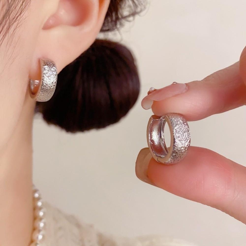 Luxury Round Circle Earrings Simple Design Exquisite Earrings Elegant Metal Hoop Earrings Women