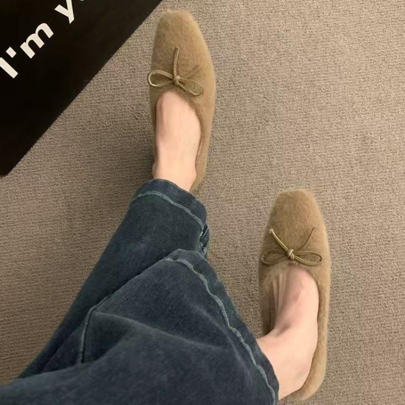 Fashion New Woman Flats Low Heels Casual Female Sneakers Slip-on Loafers Fur Round Toe Shallow Mouth Autumn Dress Boat Slip on Winter