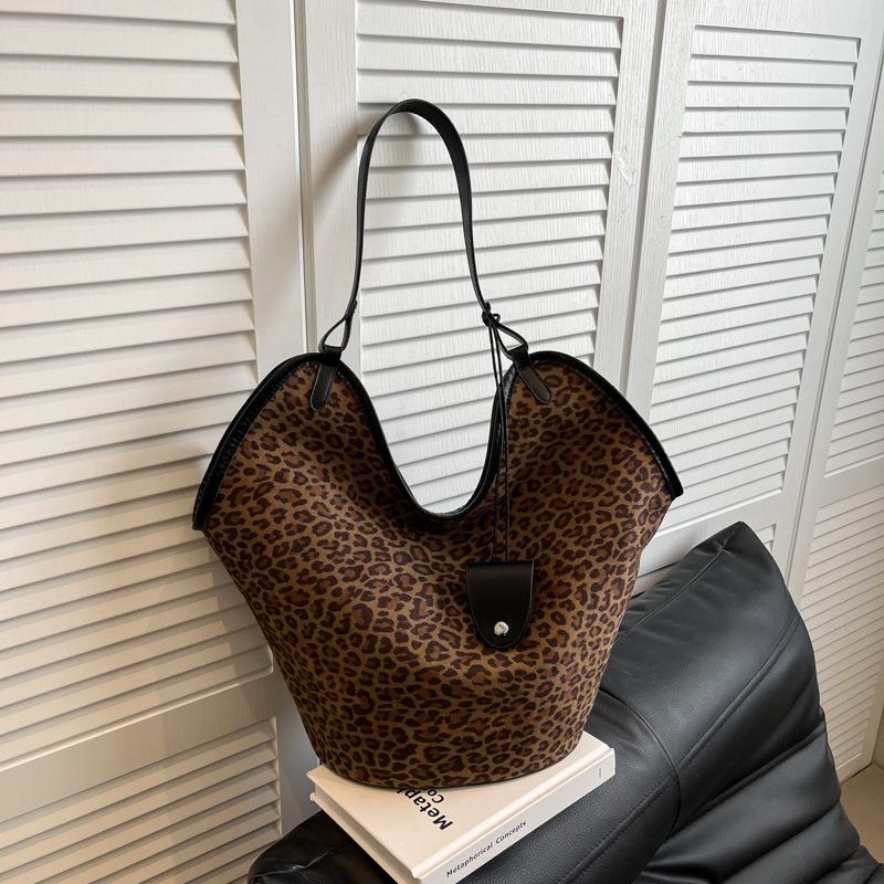 

Autumn simple big bag women s 2025 new trendy retro deerskin velvet fashion shoulder bag large capacity tote bag women