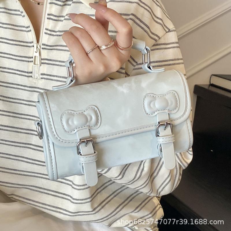 Korean Version of Ins Casual Cambridge Bag Girl 2025 New Niche Foreign Style Versatile Hand-to-hand Pillow Bag Commuter Shoulder Bag