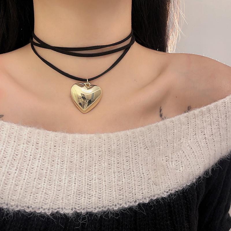 

Goth Black Velvet Big Heart Pendant Choker Necklace for Women Elegant Weave Knotted Bowknot Adjustable Chain New Year Zircon