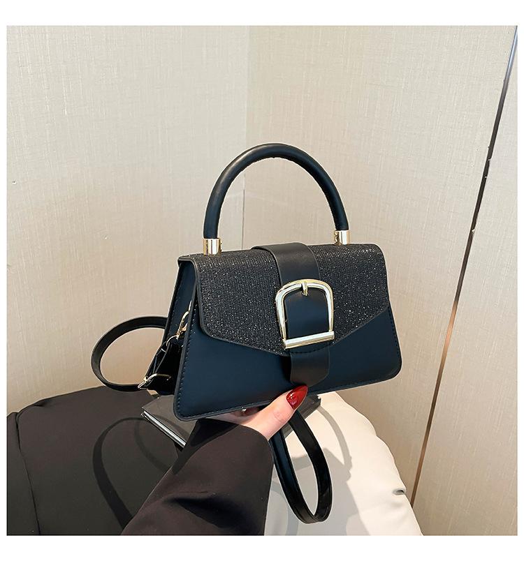 Korean Version of the Retro and Fashionable Portable Simple Temperament Bag 2025 New Casual and Beautiful Foreign Style Shoulder Messenger Bag