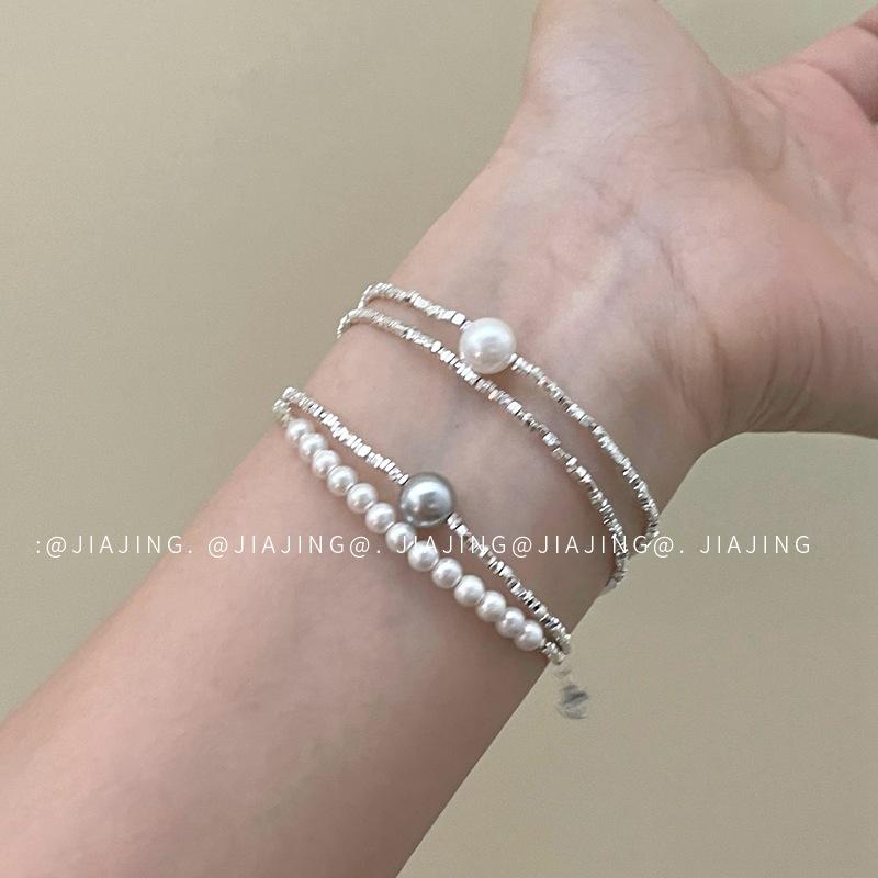 

Простая сломанная серебряная строчка Шицзя Жемчужный браслет Легкий роскошный темперамент Высокое чувство ювелирных изделий Нишевые аксессуары Холодный ветер Девушка