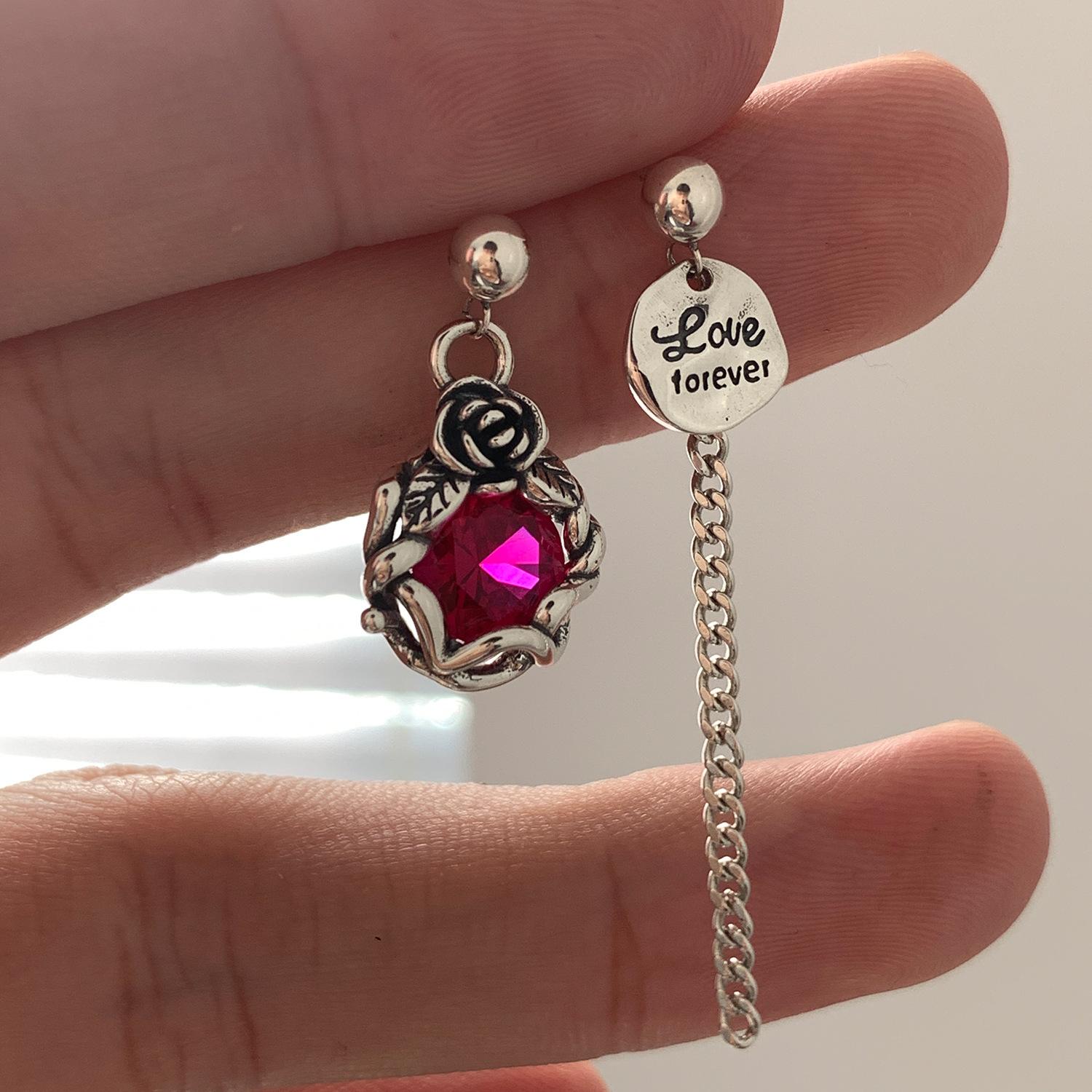 

Casual Retro Dove Blood Red Zirconia Roses Round Card Antique Wind Asymmetric Earrings Female Senior Design Sense Elegant Accessories Classic Jewelry