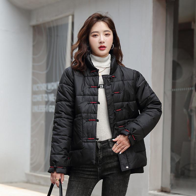 

2025 Короткая хлопковая куртка Стойка воротник Модная женская пуховая хлопковая куртка Свободная куртка на пуговицах с подкладкой M чёрный