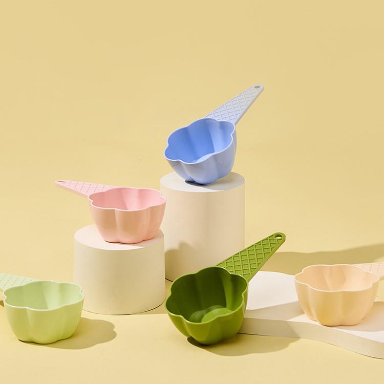 Multi-Functional Pet Food Scoop for Cats & Dogs