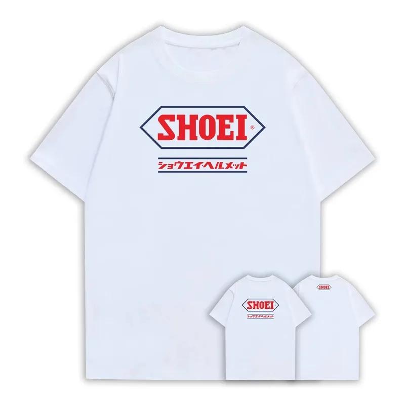 Czarny T-shirt z krótkim rękawem i okrągłym dekoltem z klasycznym japońskim kaskiem motocyklowym SHOEI do wyścigów w tym samym stylu co Marquis Summer