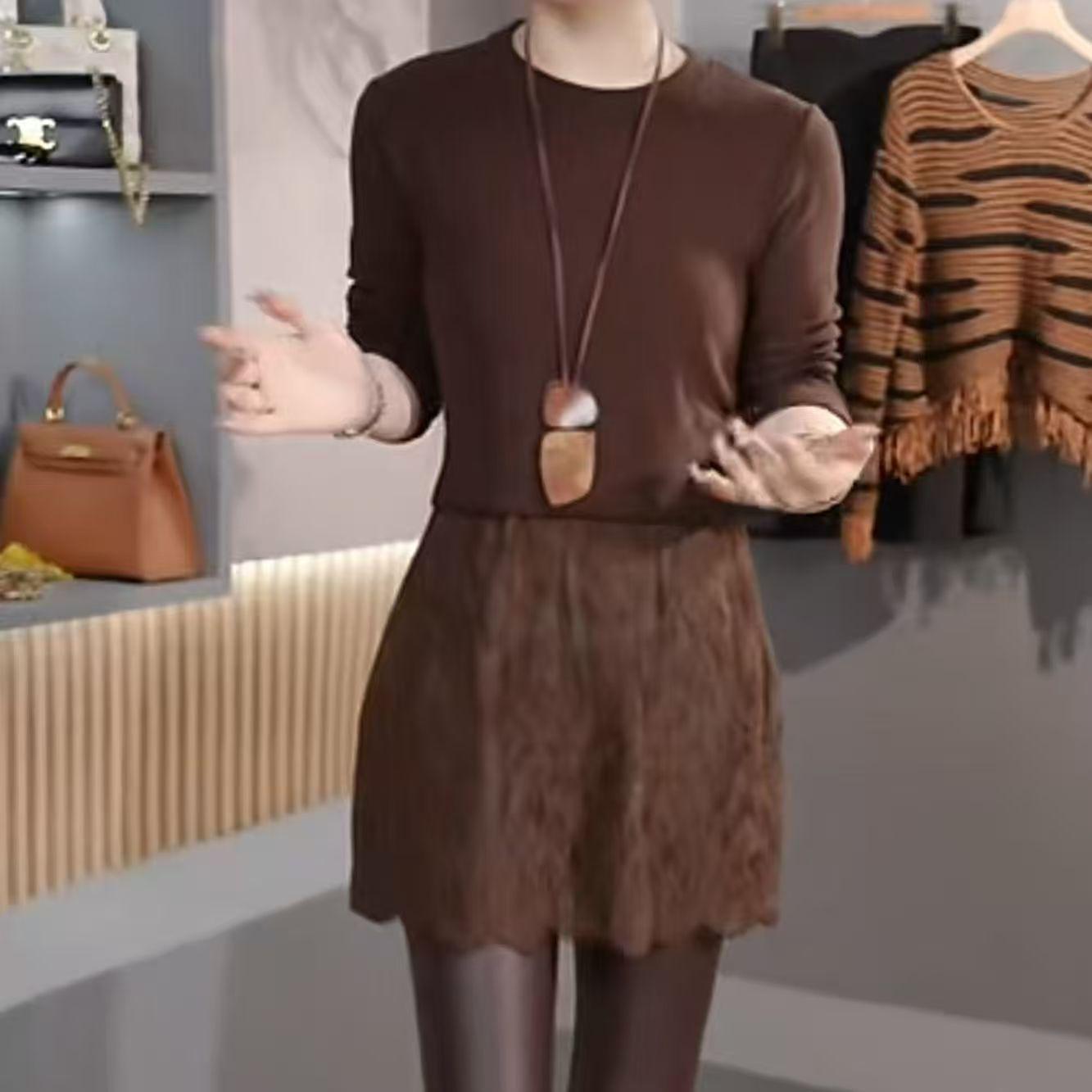 

Warm Lace Patchwork Round Neck Top for Middle-Aged and Elderly Mothers - Elegant, Thick, Loose, and Slimming XL коричневий