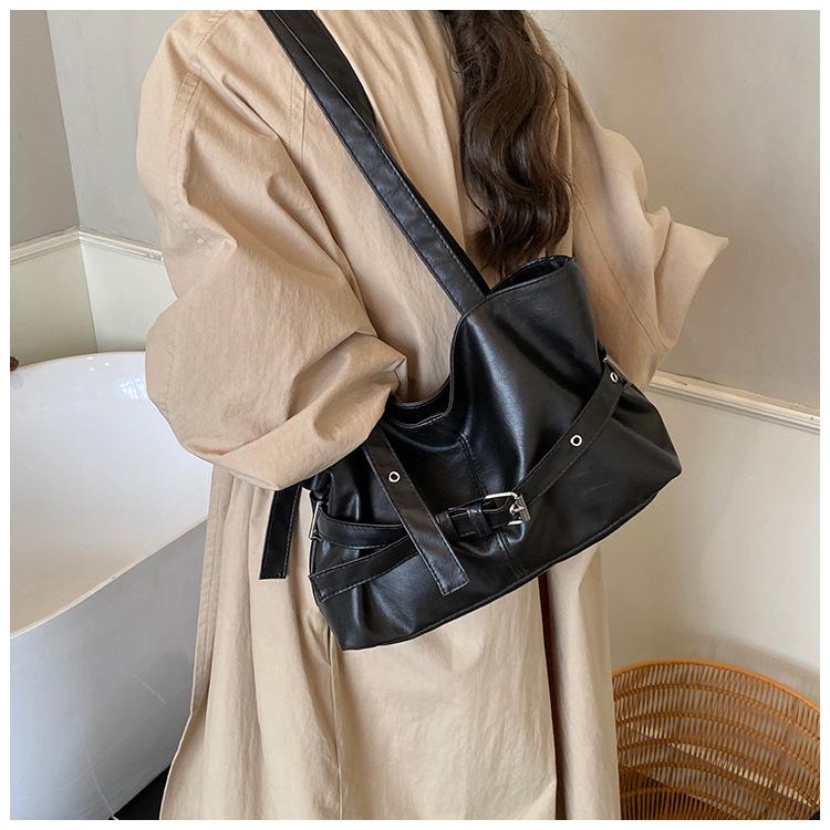2025 Autumn Retro Large-Capacity Commuter Shoulder Handbag