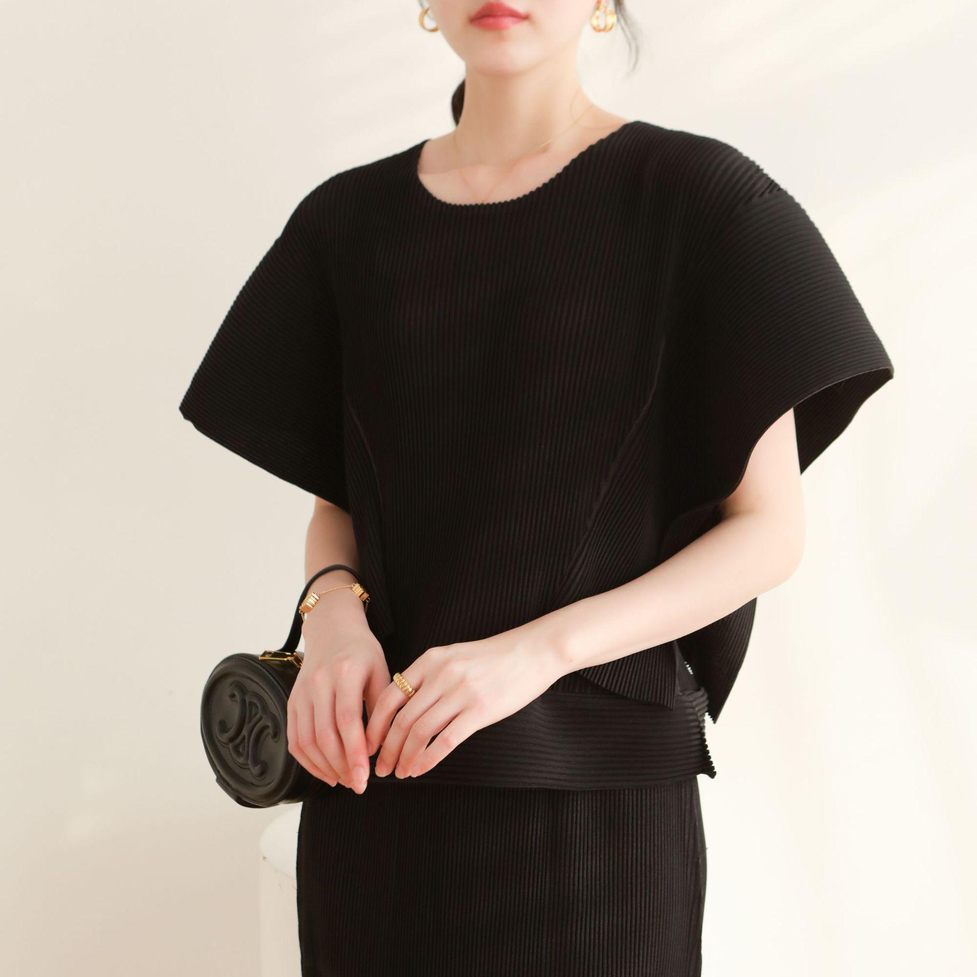 

Весеннее поступление 2026 года Высококачественная повседневная плиссированная футболка Miyake с южноазиатским пасторальным дизайном One Size