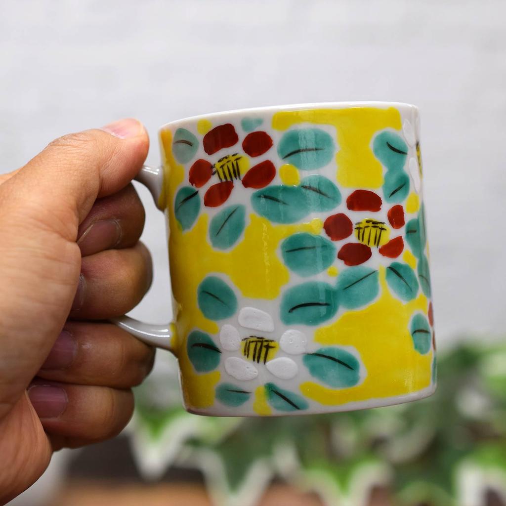 Waza no Kura: Stylish Kutani Ware Mug with Floral Pattern, High-Quality Ceramic, Made in Japan