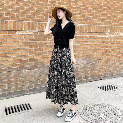 2025 Summer Chic Floral Temperament Long Skirt - Women's Hip-Covering, Loose Fit, Slimming Umbrella Design
