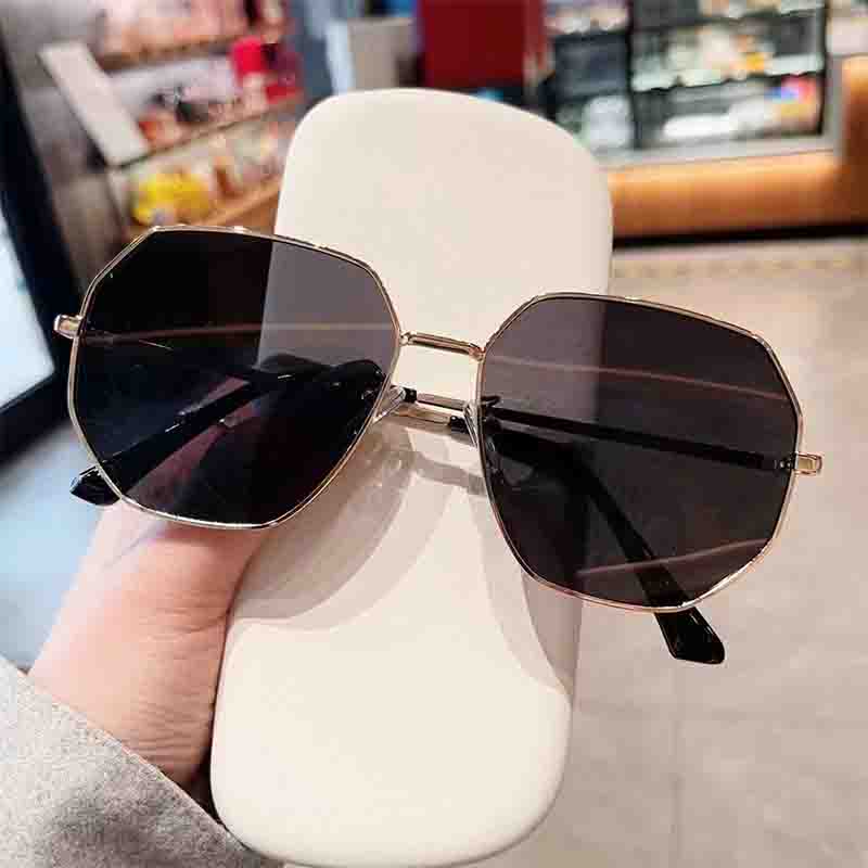 Fashion Women Sunglasses Women's Large Frame Square Sun Glasses Brand Designer Metal Eyeglasses UV400 Oculos De Sol