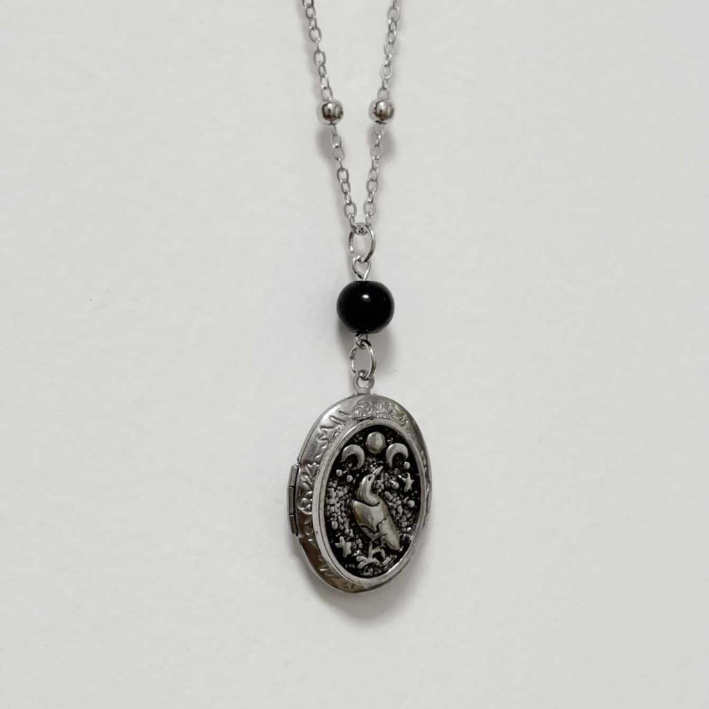 Witchcraft Retro Oval Pendant Necklace Featuring Ravens And Moon For Female Fashion
