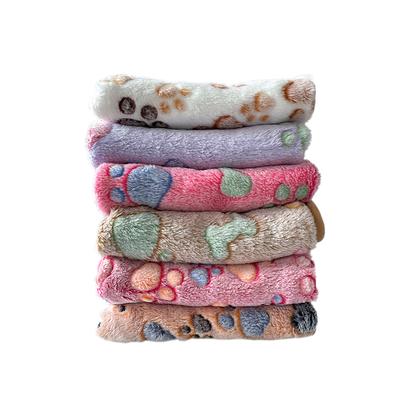 No Hair Loss Pet Blanket Coral Fleece Breathable Cute Paw Pattern Warm and Comfortable Thin Mat for Cat and Dogs Pet Supplies