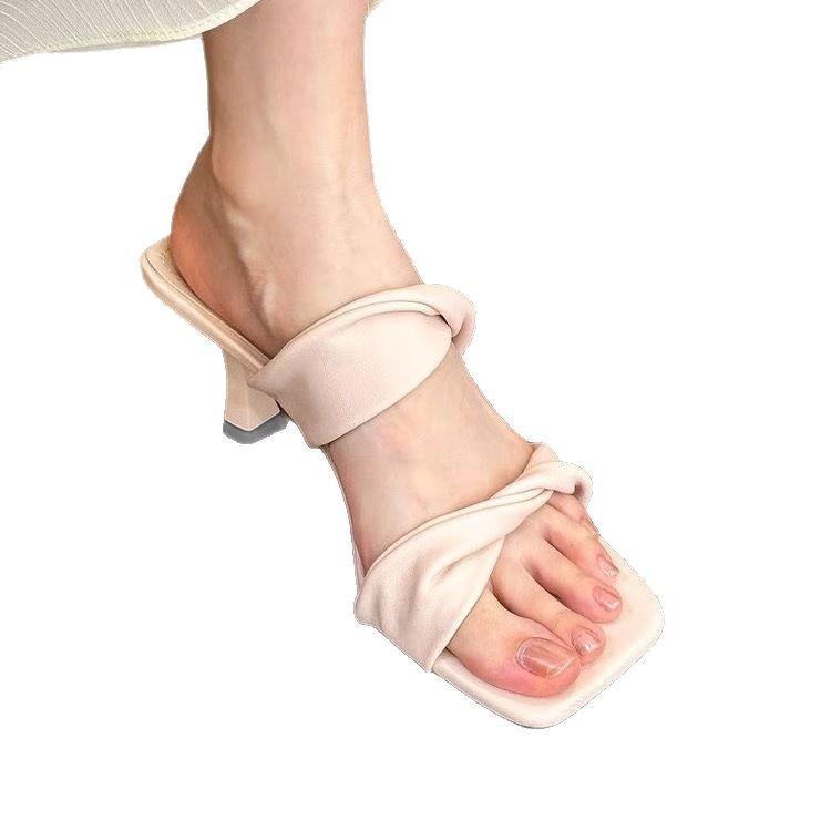 Pantoufles kink polyvalentes haute couture pour femmes printemps et automne nouveau créneau sens port quotidien sandales à talons hauts un mot