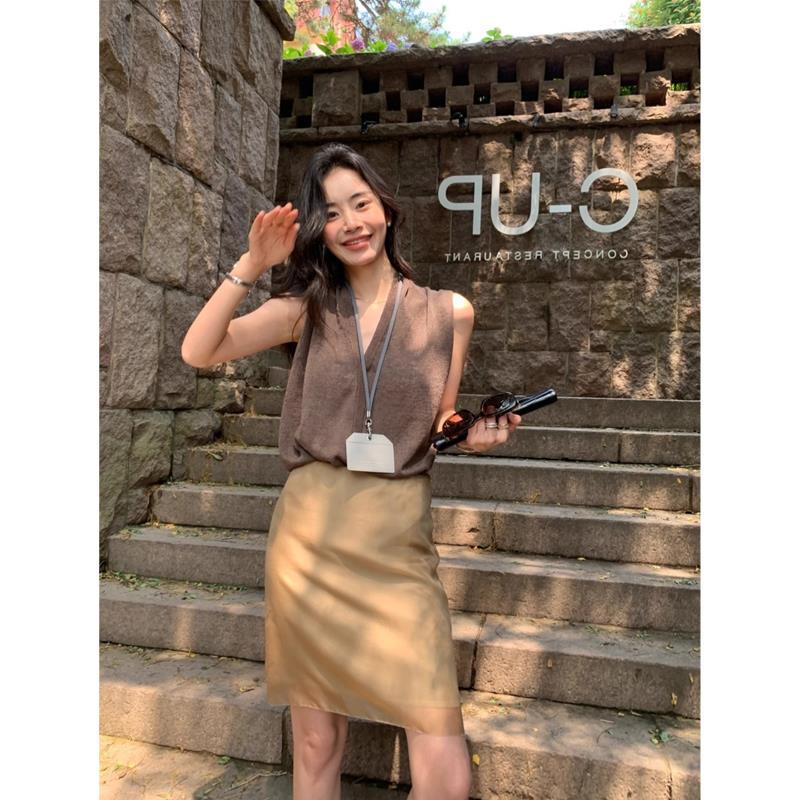 Hong Kong style retro high-end brown V-neck linen knitted vest women's summer thin outer wear sleeveless temperament top