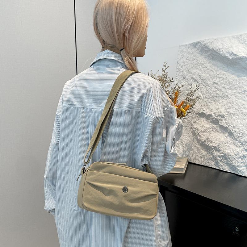 Stylish and versatile women's messenger bag trendy and casual multi-compartment nylon bag lightweight and simple shoulder small square bag