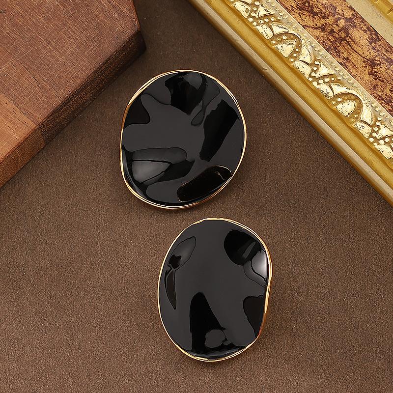 French elegance temperament small fragrance dripping oil irregular wave earrings light luxury high sense super white commuter earrings