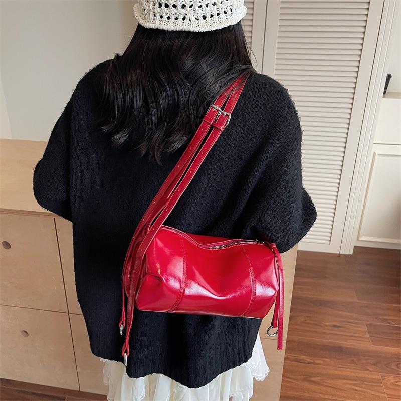 New Retro Fashion Shoulder Messenger Bag Commuter Bag Texture Large Capacity Tote Bag Women